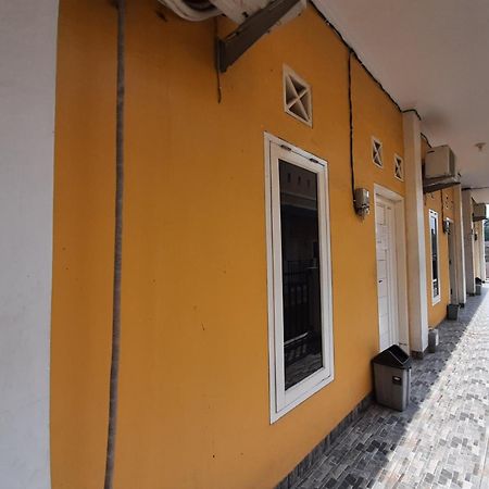 巨港 Oyo Life Afny Kost 1酒店 外观 照片